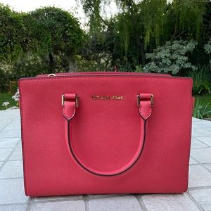 Sale♦️Michael Kors tote & wallet! Handbag